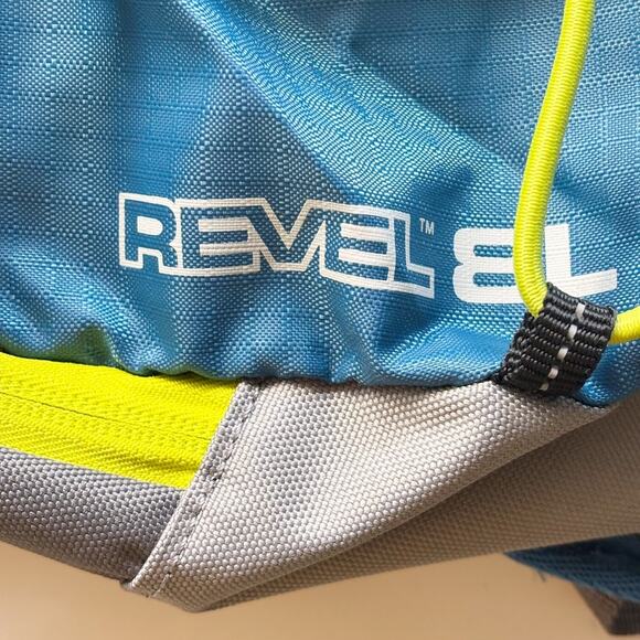 Coleman Revel Hydration Pack 8L Blue Yellow Gray BRAND NEW Water Bladder Sealed - Picture 8 of 13